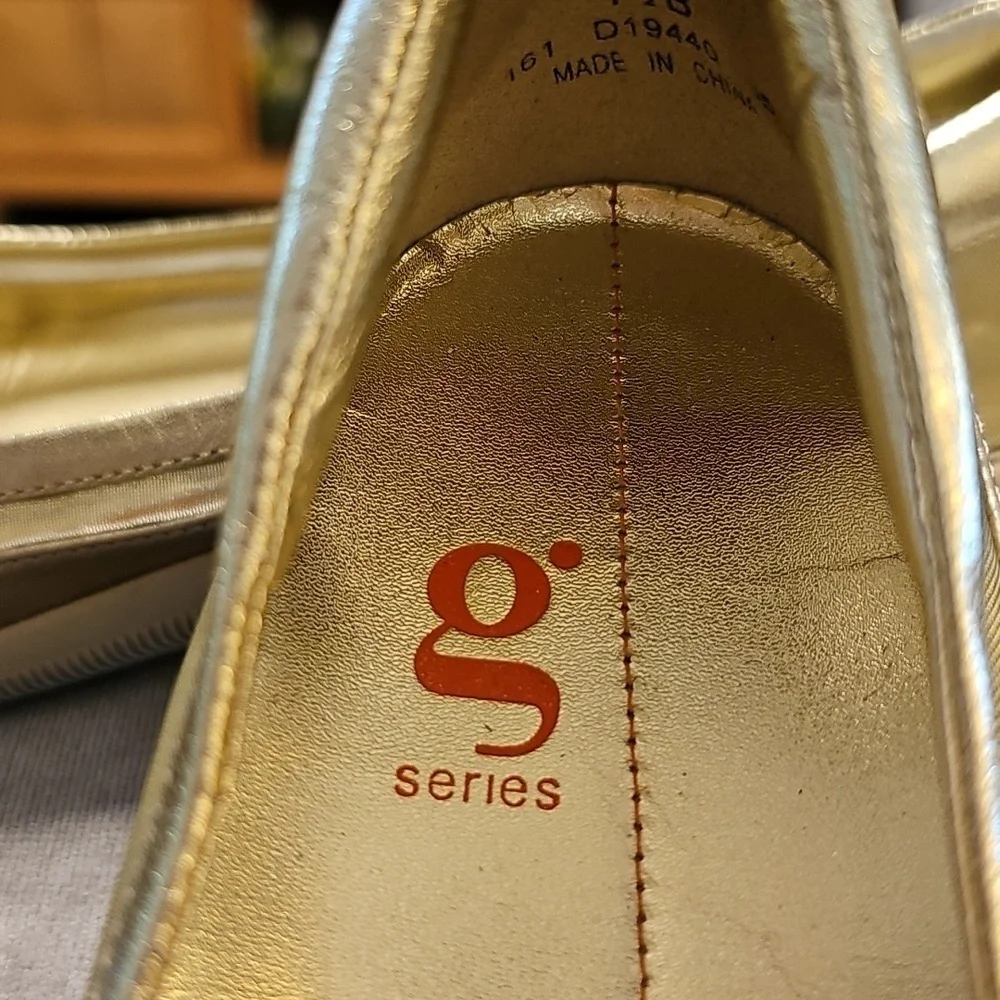 Gold Ballet Flats with Bow. G Series By‎ NIKE:LAB. Size 7.5.B. Gold and Mesh